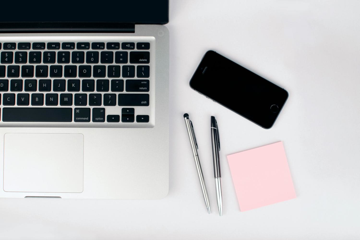 Rémunération des employés pour le travail effectué. Calcul salarial, prélèvement des retenues, déclaration de l'impôt sur la paie et versement des paiements.